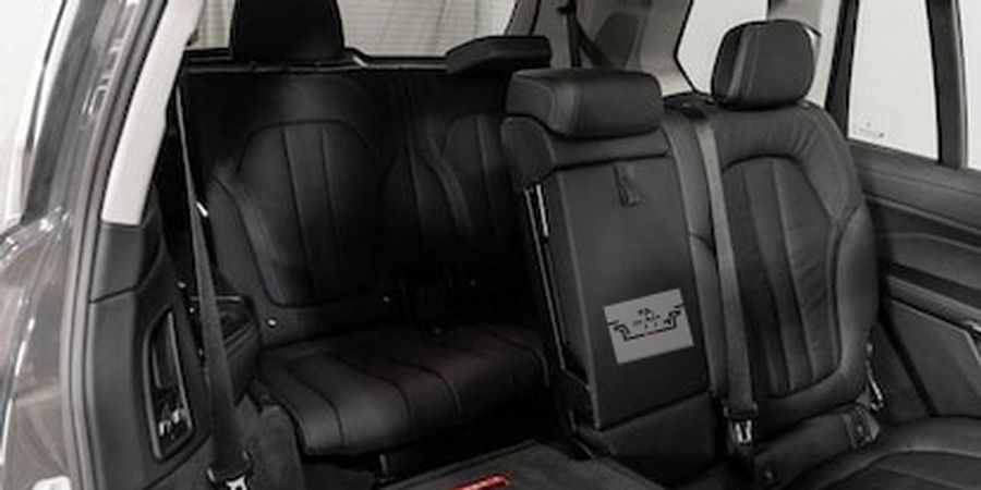 BMW X7 X-DRIVE 40i 7 SEATS 900 - 450 6